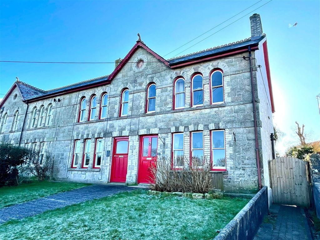 3 bed end terrace house for sale in Gwindra Road, St. Stephen PL26, £