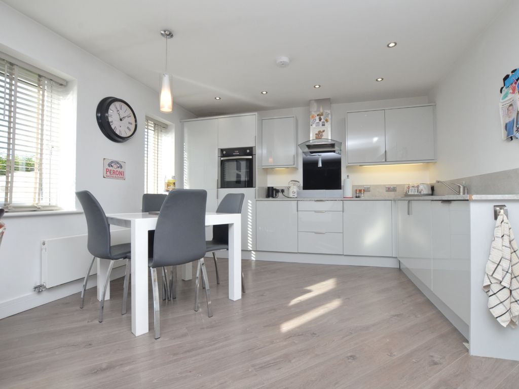 3 bed semidetached house for sale in Maple Road, Mapplewell, Barnsley