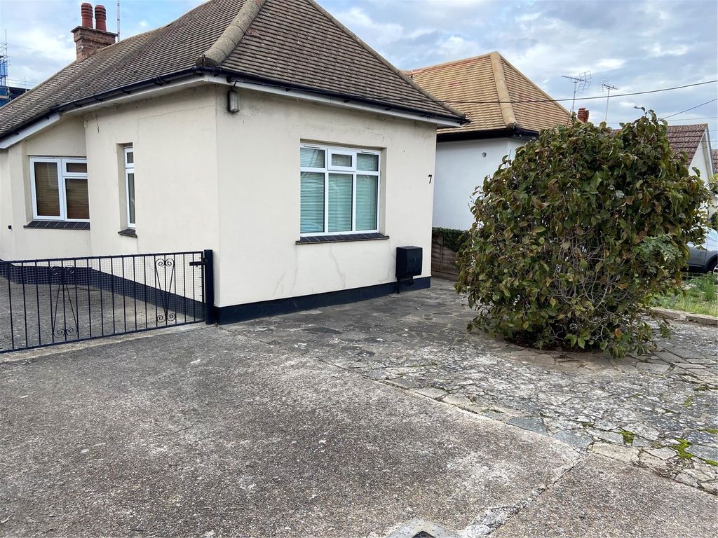 3 bed bungalow for sale in Queens Road, Rayleigh, Essex SS6 Zoopla