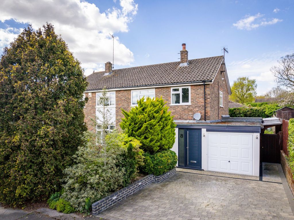 3 bed semidetached house for sale in Oaklands, South Godstone RH9, £