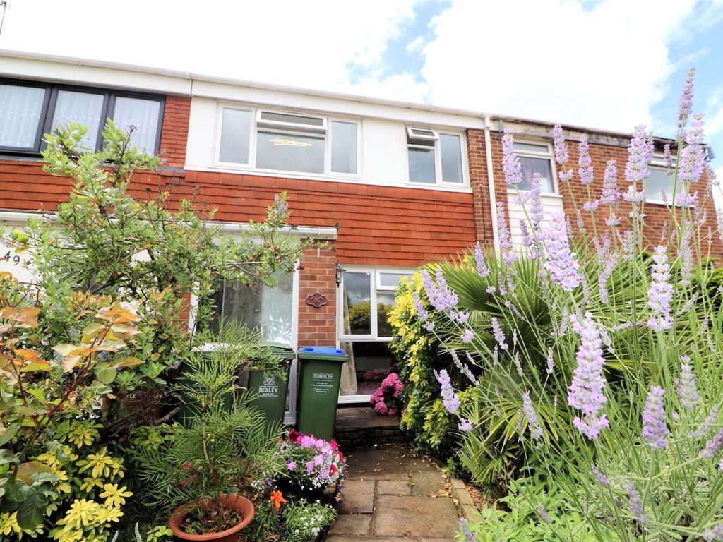 3 bed terraced house for sale in Silver Spring Close, Erith DA8, £