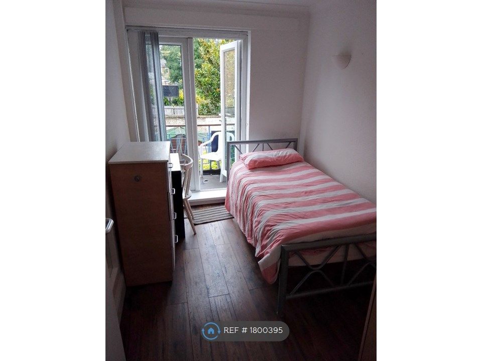 Room to rent in Overton Close, Hounslow TW4, £480 pcm Zoopla