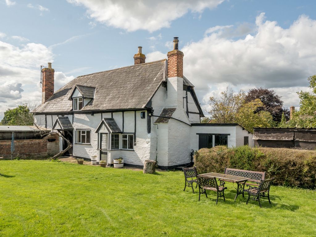 3 bed detached house for sale in Malvern Road, Staunton, Gloucester