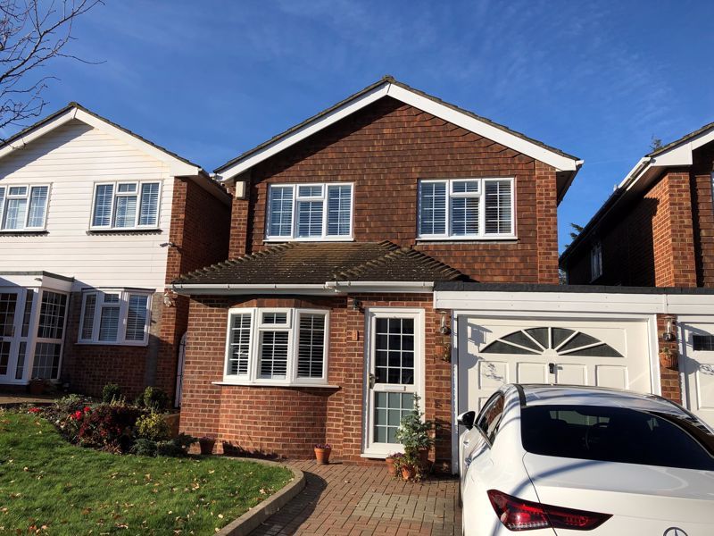 4 bed detached house for sale in Vicarage Close, Erith DA8, £525,000