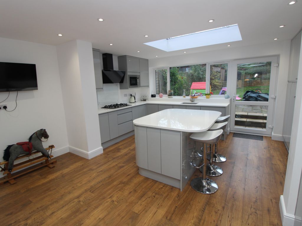 3 bed property to rent in Hindhead Way, Wallington SM6 Zoopla