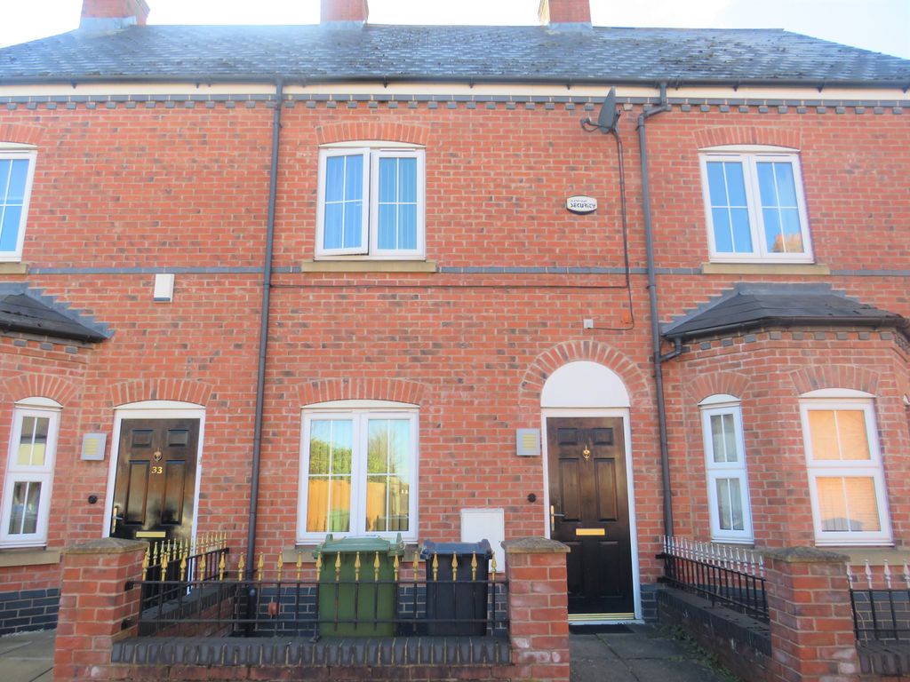 2 bed property to rent in Granville Street, Willenhall WV13, £750 pcm