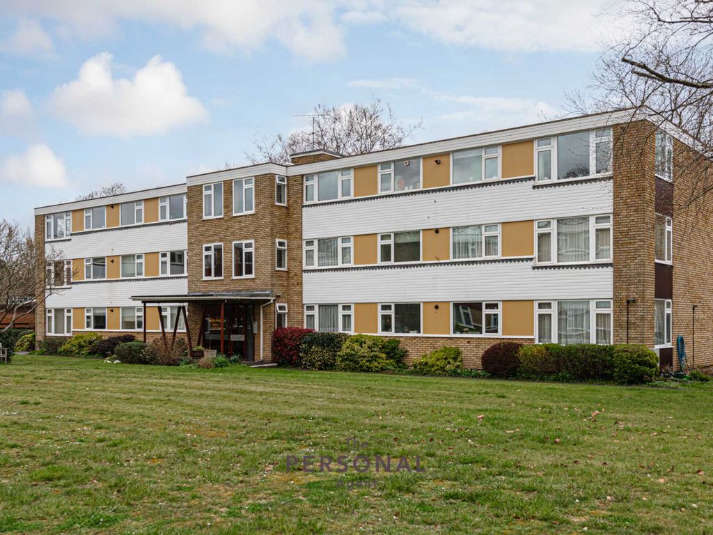 3 bed flat to rent in Sandown Lodge, Epsom KT18, £1,735 pcm Zoopla