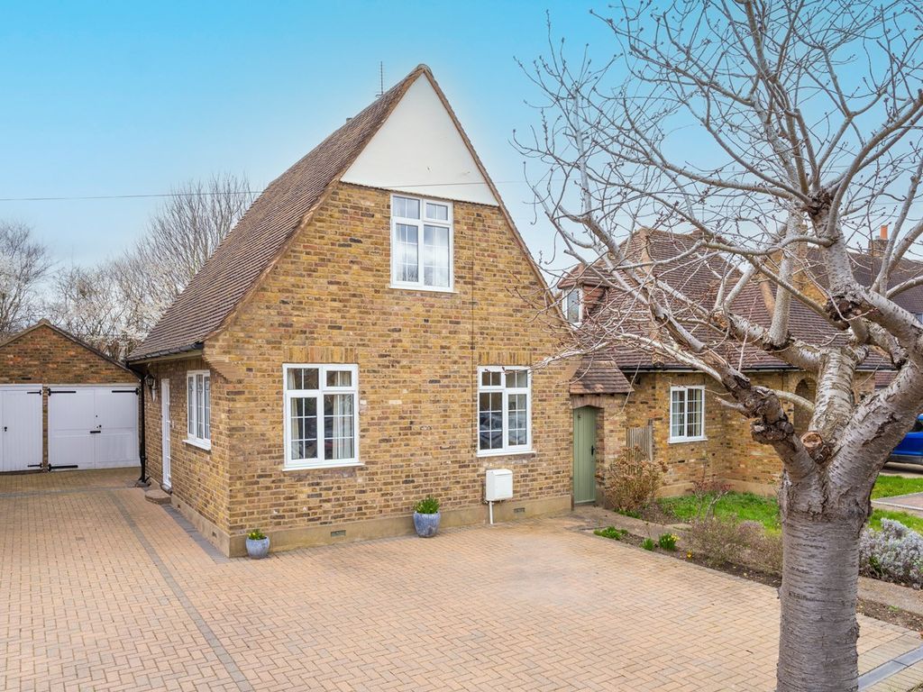 2 bed detached bungalow for sale in Chequers Orchard, Iver SL0 Zoopla