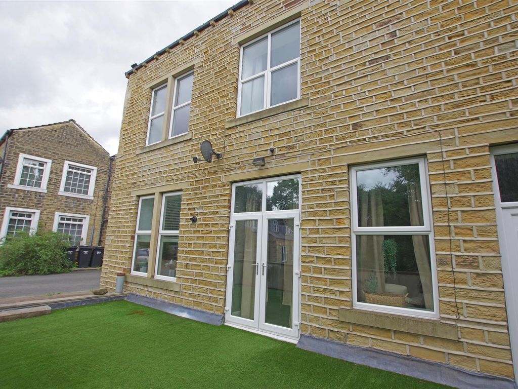 3 bed semidetached house for sale in Stainland Road, Holywell Green