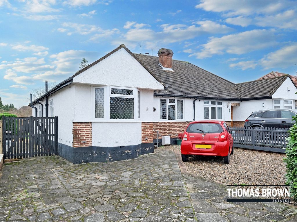 3 bed semidetached bungalow for sale in Malvern Road, Orpington BR6, £