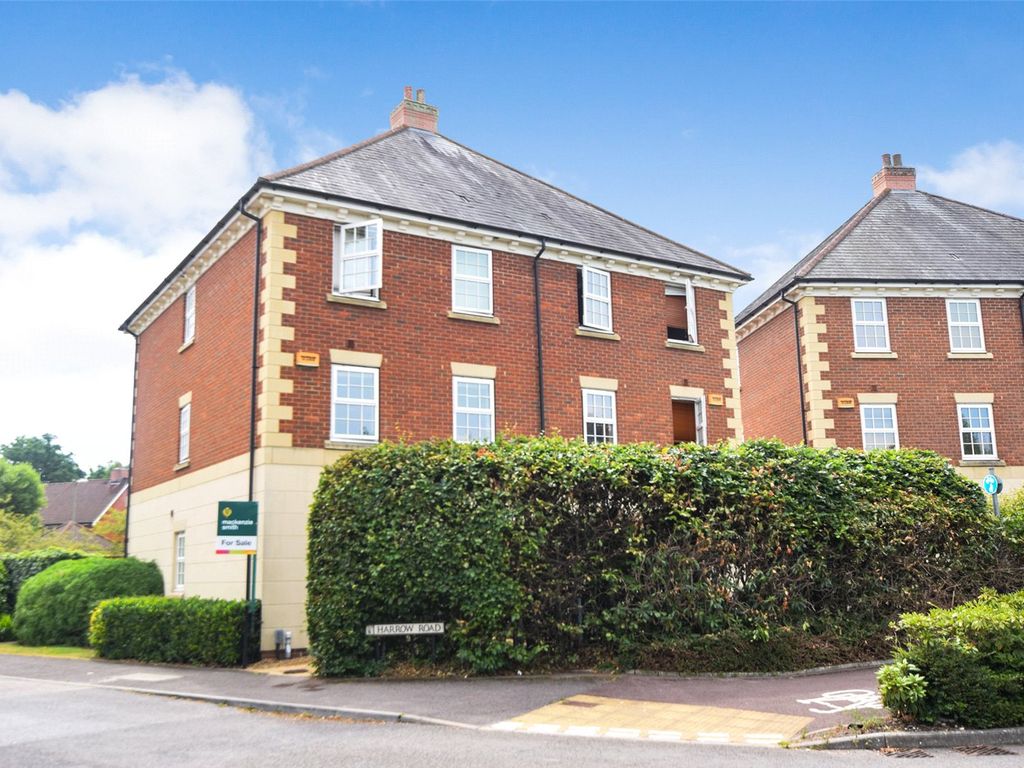 4 bed semidetached house for sale in Harrow Road, Fleet, Hampshire