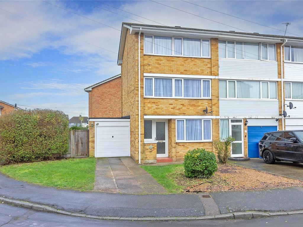 4 bed end terrace house for sale in Millfield, Sittingbourne, Kent ME10