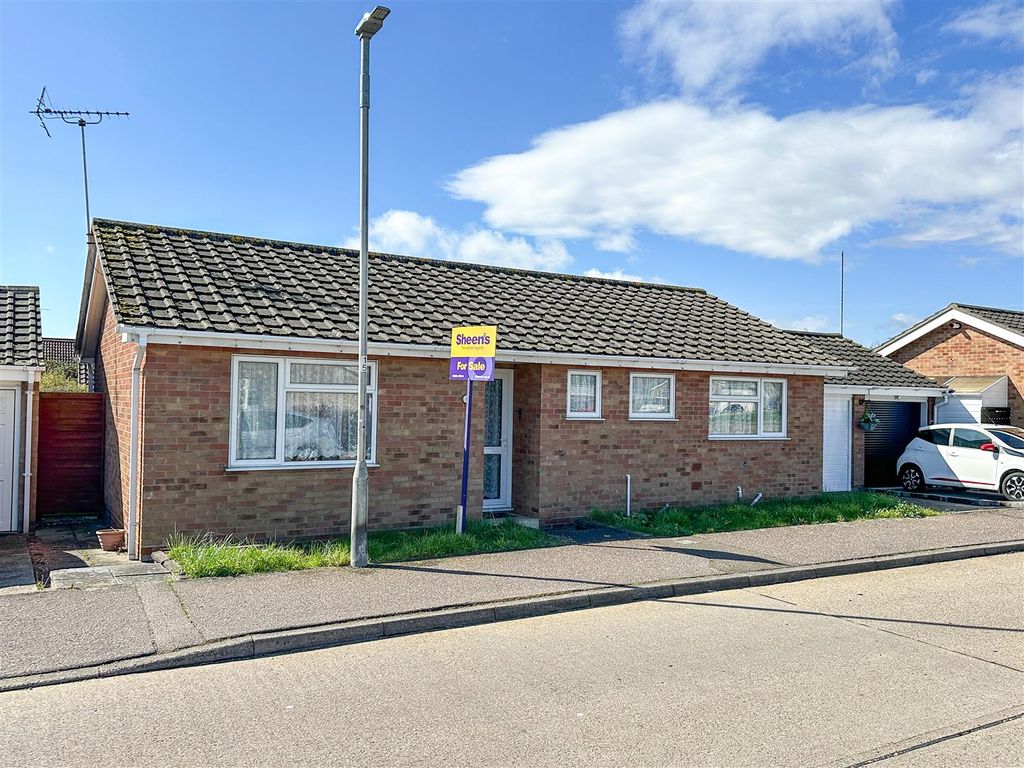2 bed detached bungalow for sale in Redbridge Road, ClactonOnSea CO15