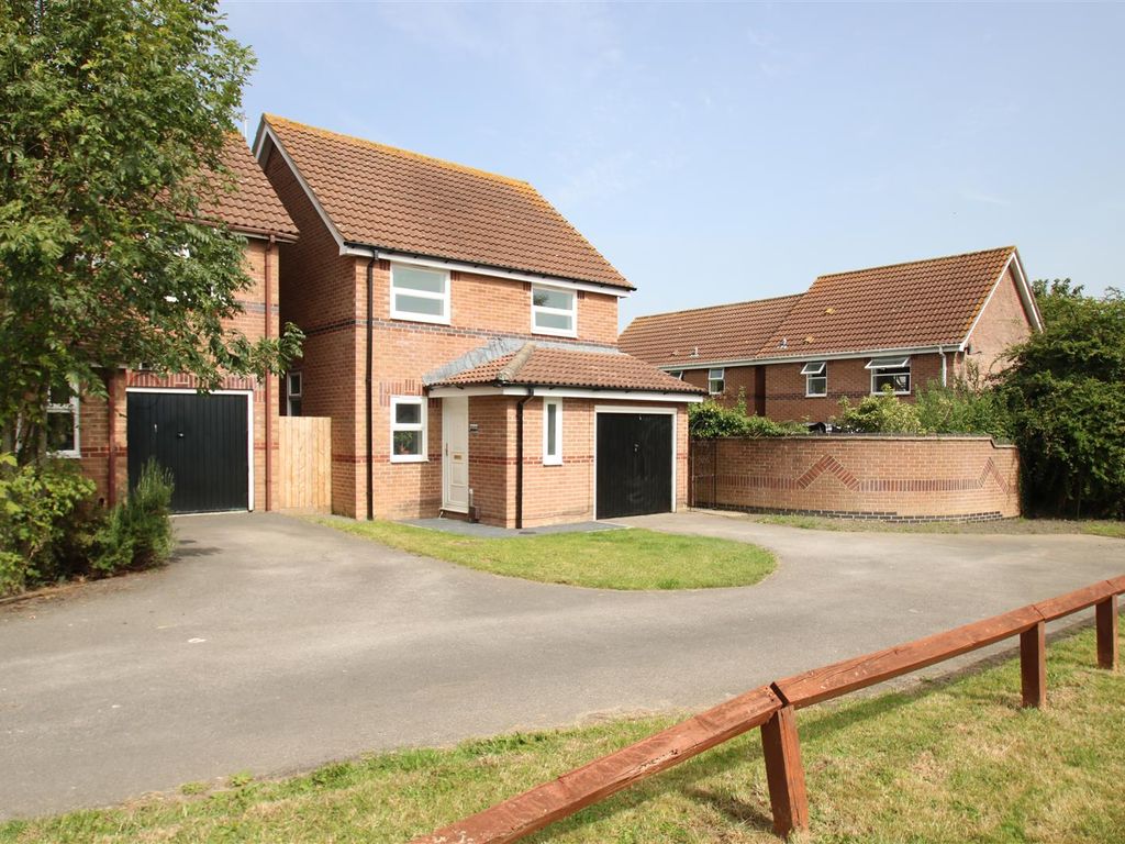 3 bed detached house for sale in Valentia Court, Bowerhill, Melksham