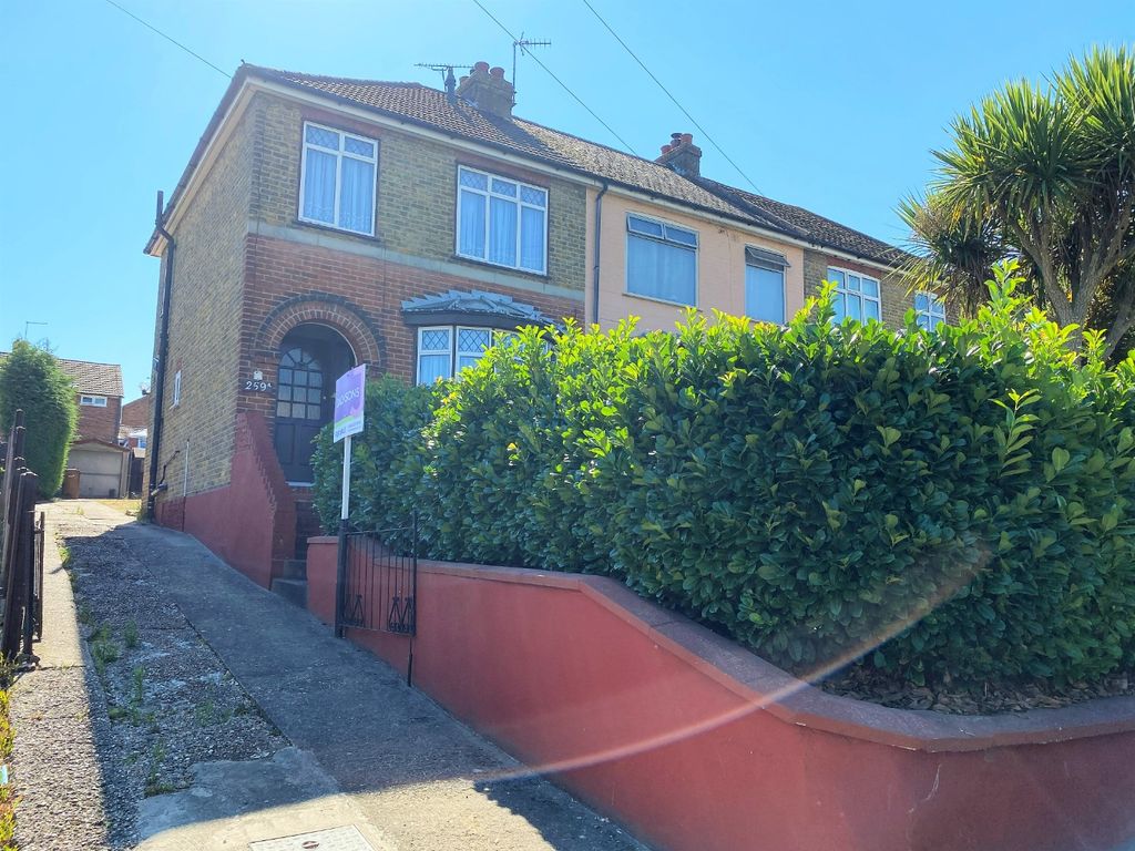 3 bed end terrace house for sale in Maidstone Road, Rainham, Gillingham