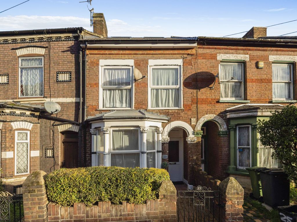 3 bed terraced house for sale in Stockwood Crescent, Luton LU1 Zoopla