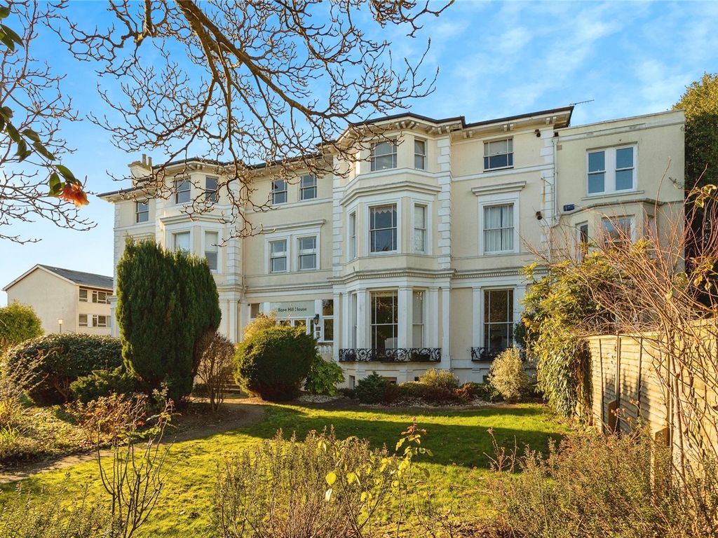 2 bed flat for sale in Clarence Road, Tunbridge Wells, Kent TN1, £