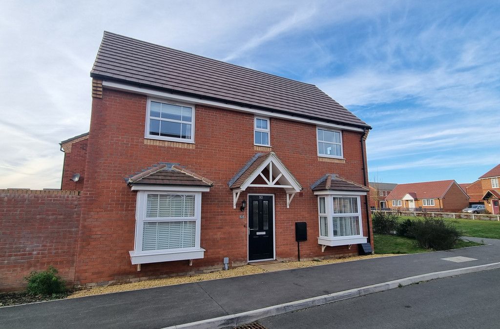 3 bed detached house for sale in Tiger Moth Drive, Southam CV47, £
