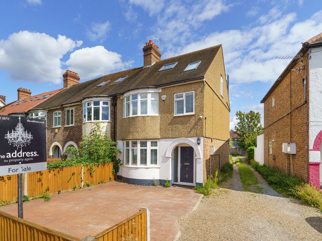 5 bed end terrace house for sale in Upper Elmers End Road, Beckenham