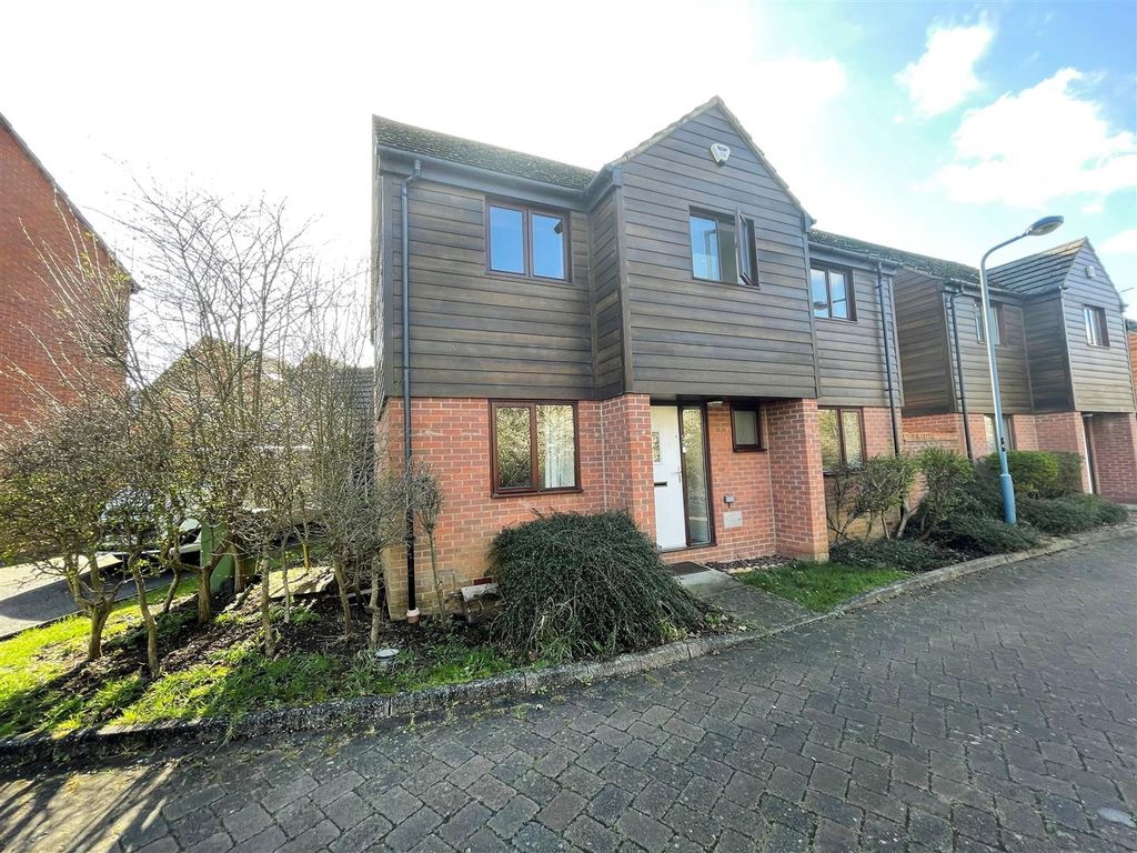 4 bed detached house to rent in Chasewater, Broughton, Milton Keynes