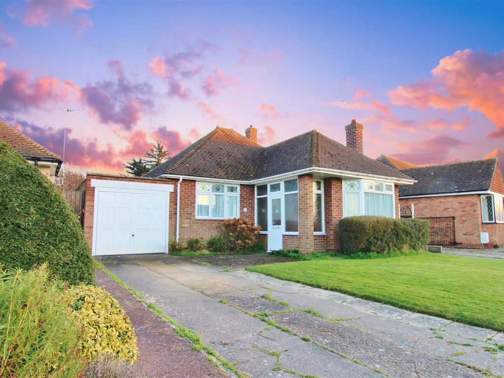 3 bed detached bungalow for sale in Walden Way, FrintonOnSea CO13