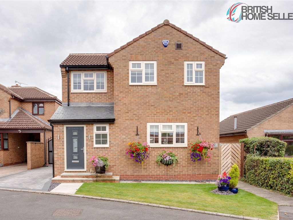 4 bed linkdetached house for sale in The Grange, Garforth, Leeds, West