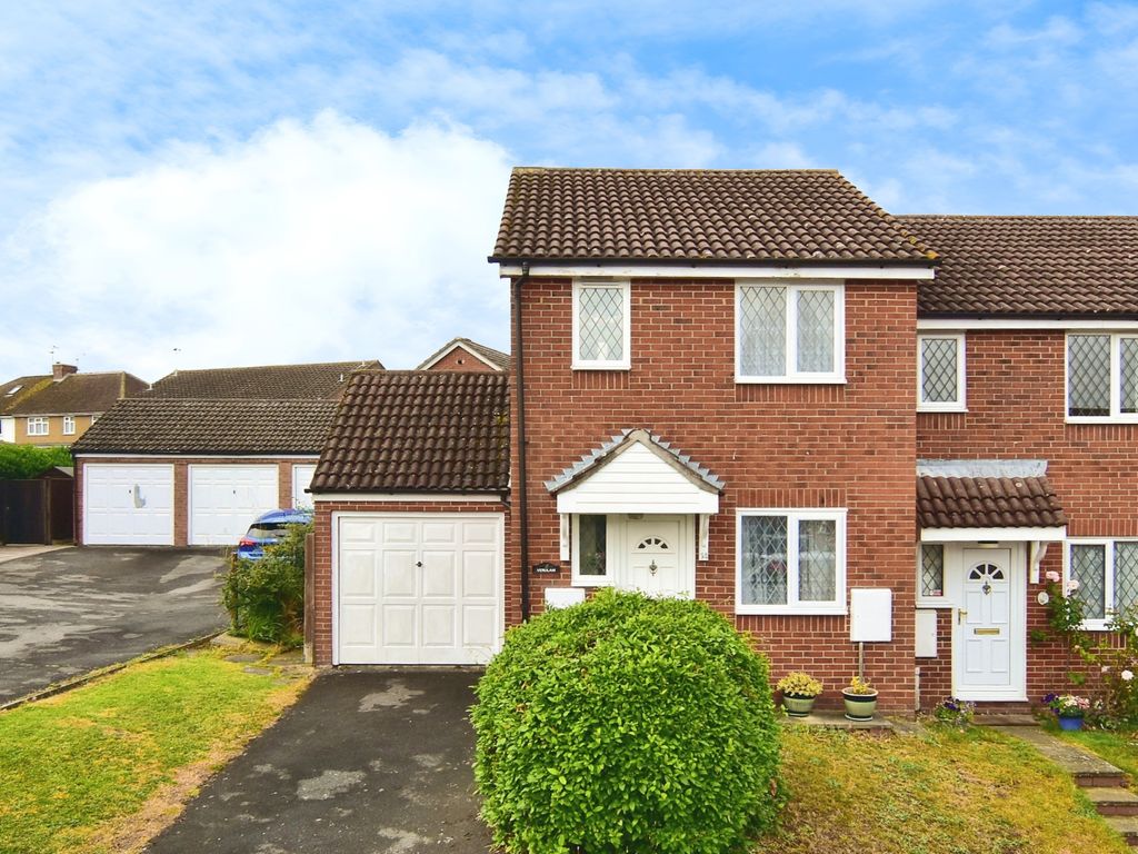 2 bed end terrace house for sale in Meadowdown, Weavering, Maidstone