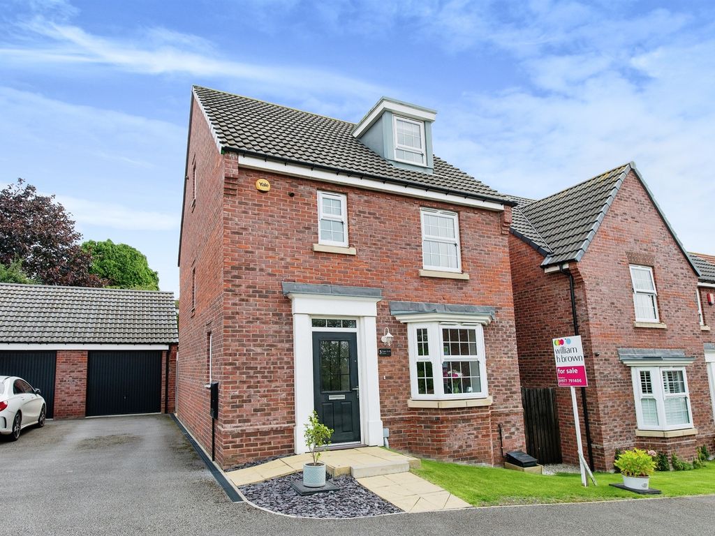 4 bed detached house for sale in Poppy Fields Close, Pontefract WF8, £340,000 Zoopla