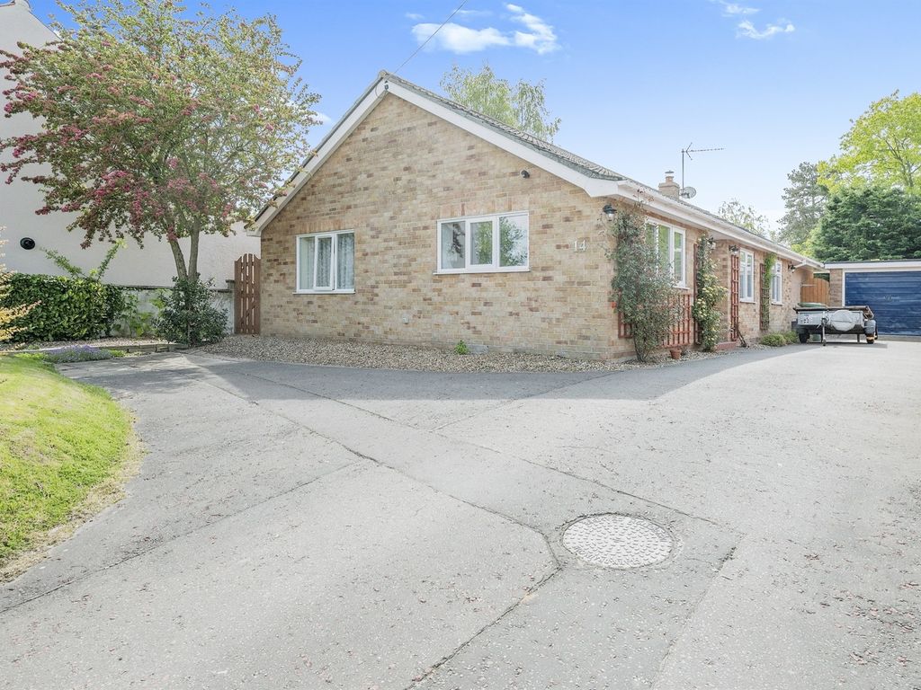4 bed detached bungalow for sale in Marsh Road, South Walsham, Norwich