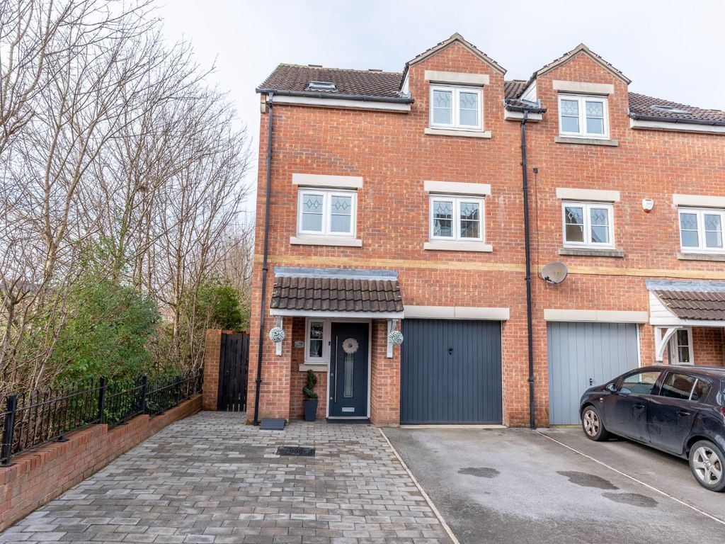 4 bed semidetached house for sale in Jasmine Gardens, Castleford, West Yorkshire WF10, £260,000