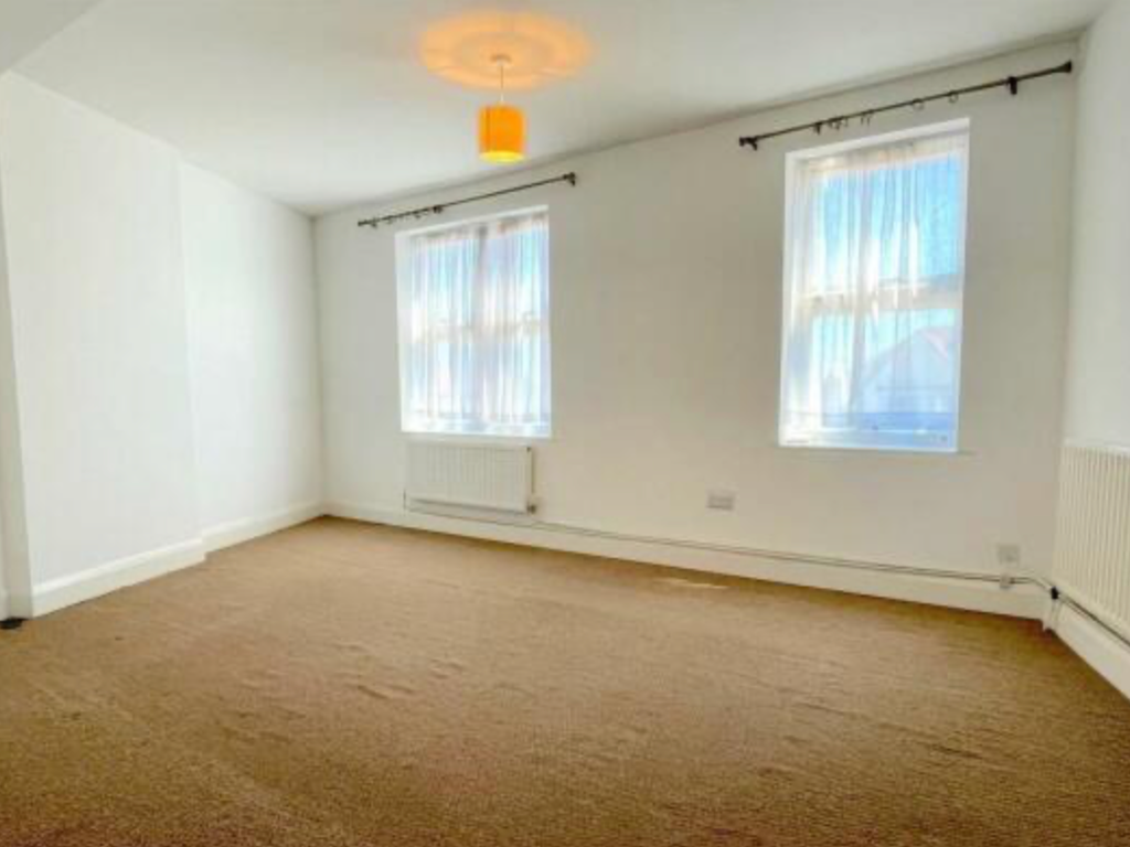 2 bed flat to rent in Pickford Lane, Bexleyheath DA7, £1,300 pcm Zoopla