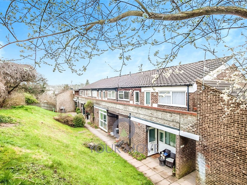 2 bed flat to rent in Royal Court, Hemel Hempstead, Hertfordshire HP3