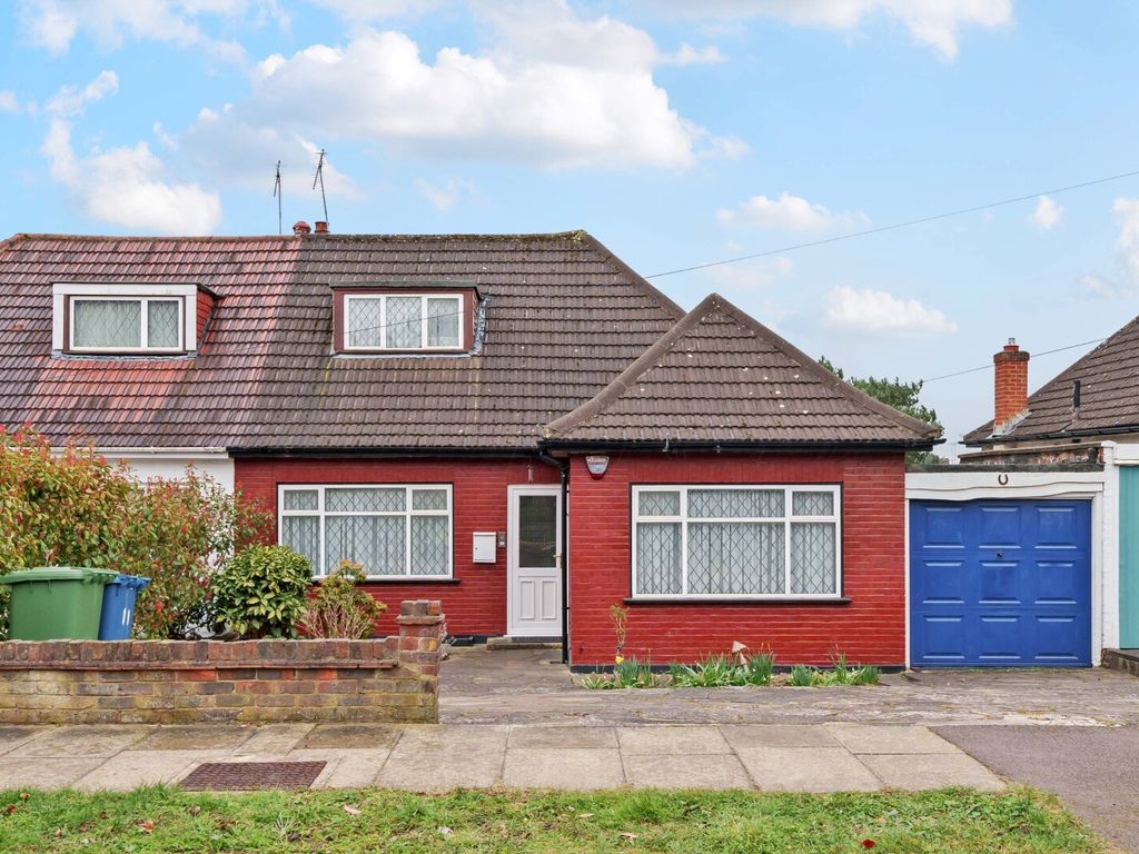 2 bed bungalow for sale in Highfield Avenue, Pinner, Middlesex HA5 Zoopla