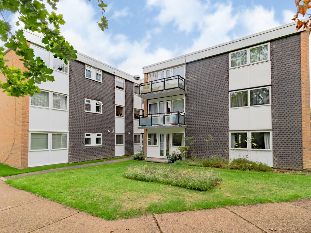 2 bed flat for sale in West End Court, West End Lane, Stoke Poges SL2