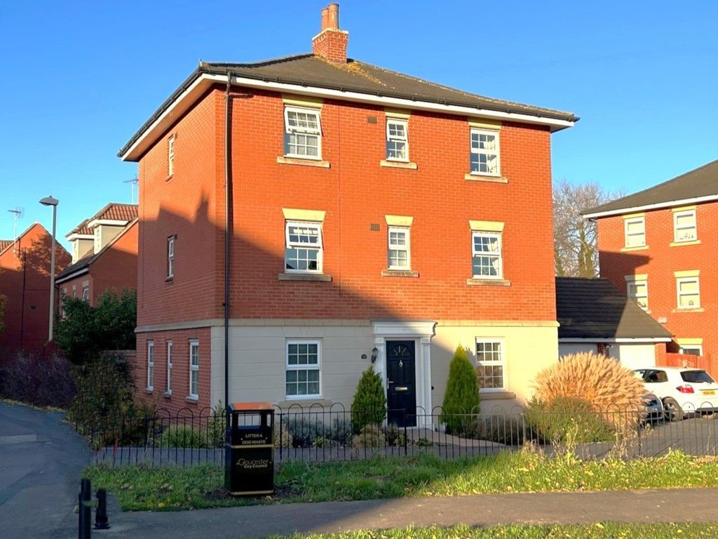 5 bed detached house for sale in Streamside, Tuffley, Gloucester GL4, £