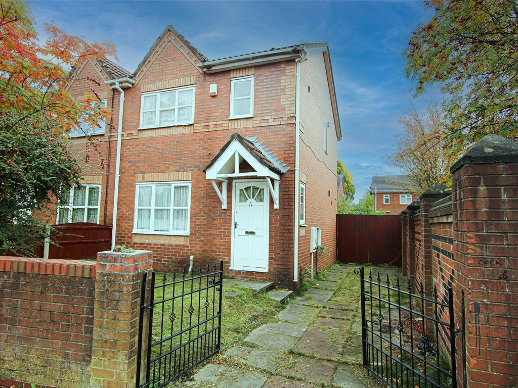 3 bed semidetached house for sale in Buckfield Avenue, Salford