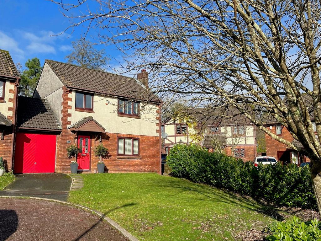 3 bed linkdetached house for sale in Merlin Close, Woolwell, Plymouth