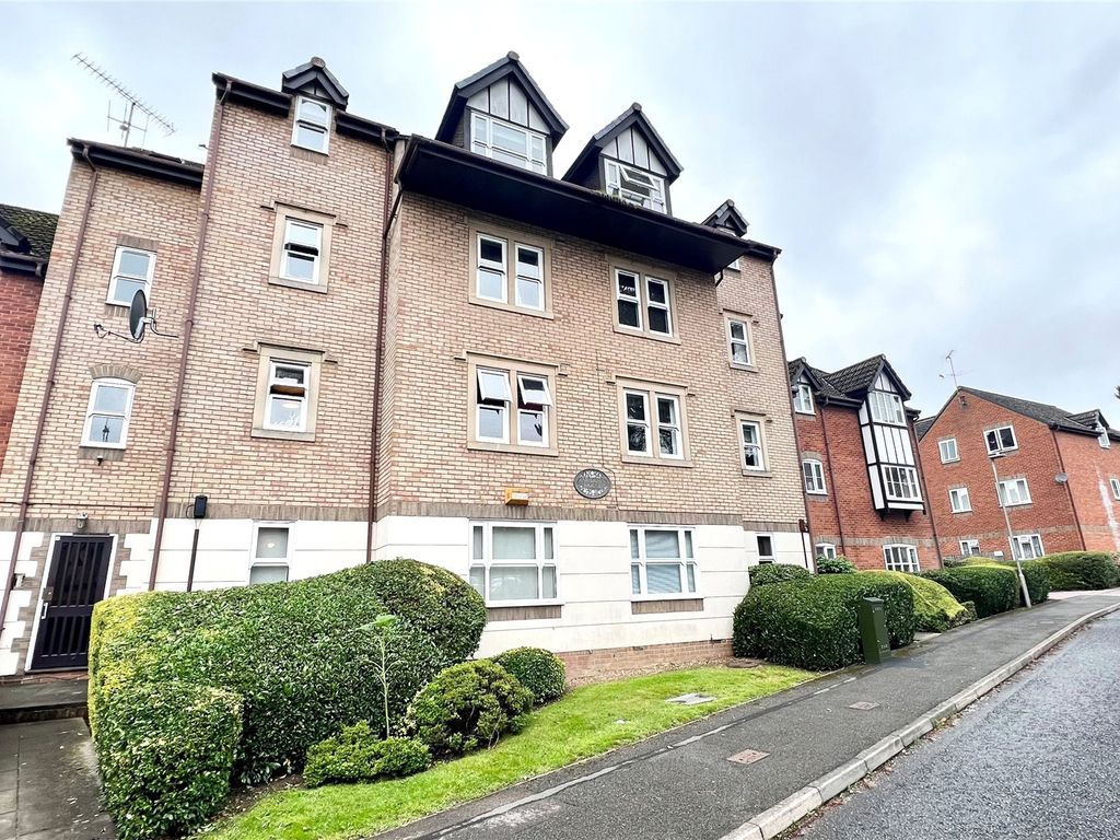 2 bed flat to rent in Ashdown House, Rembrandt Way, Reading, Berkshire