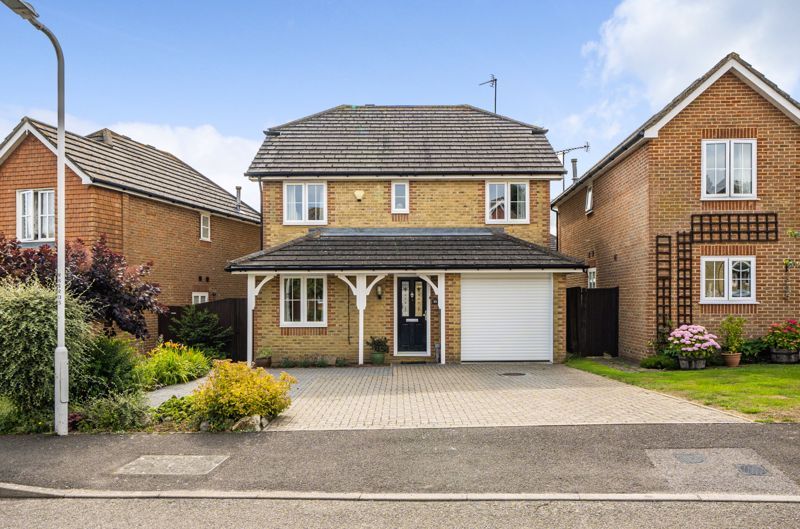 4 bed detached house for sale in St. Marys Close, Etchinghill
