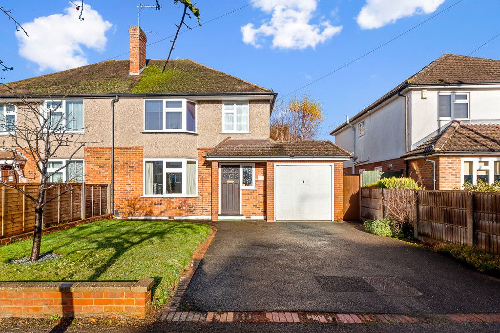 3 bed semidetached house for sale in Craddocks Avenue, Ashtead KT21, £