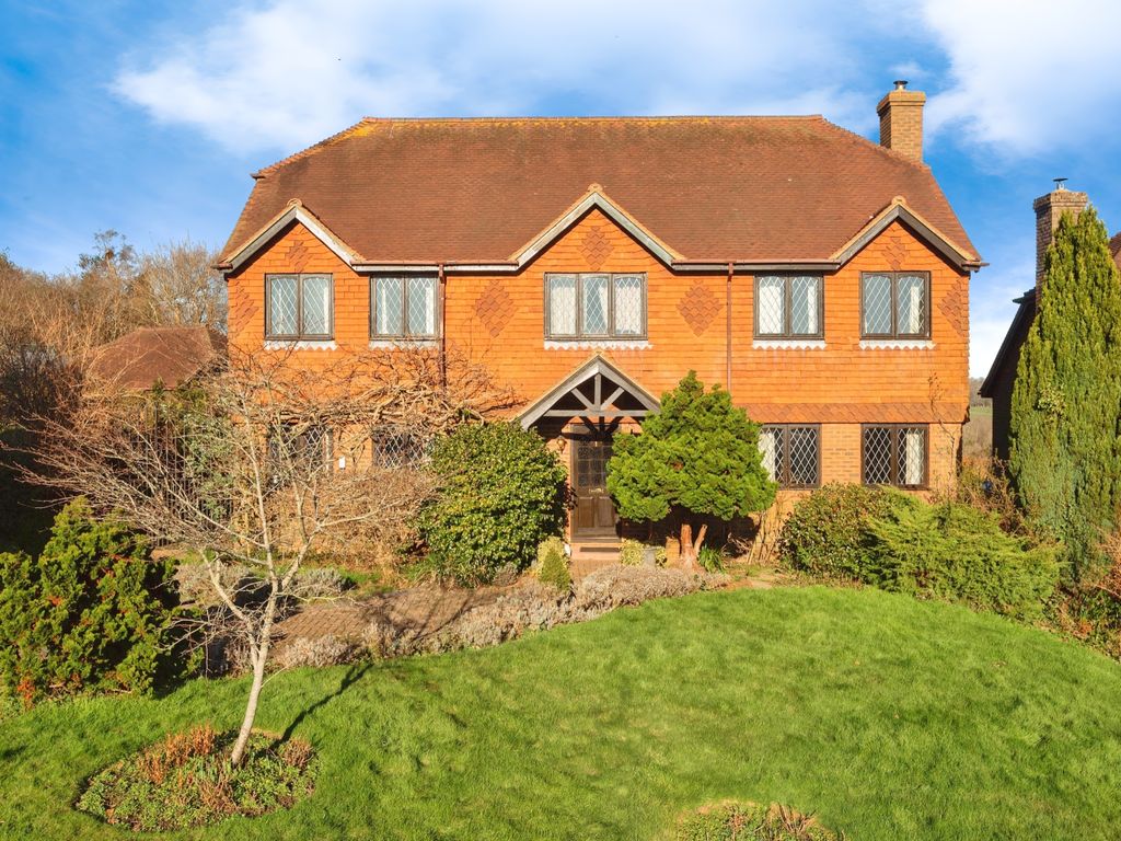 5 bed detached house for sale in Glenleigh Walk, Robertsbridge TN32, £