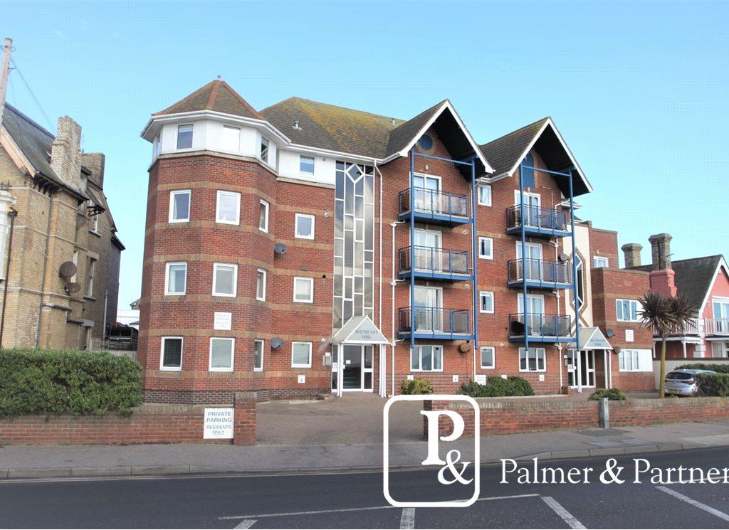 2 bed flat for sale in Marine Parade East, ClactonOnSea, Essex CO15