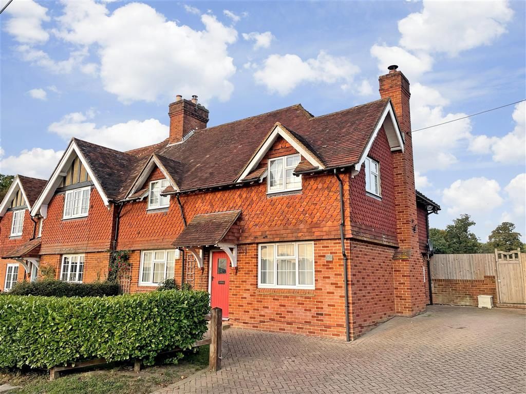 4 bed semidetached house for sale in Hampton Park Road, Hadlow