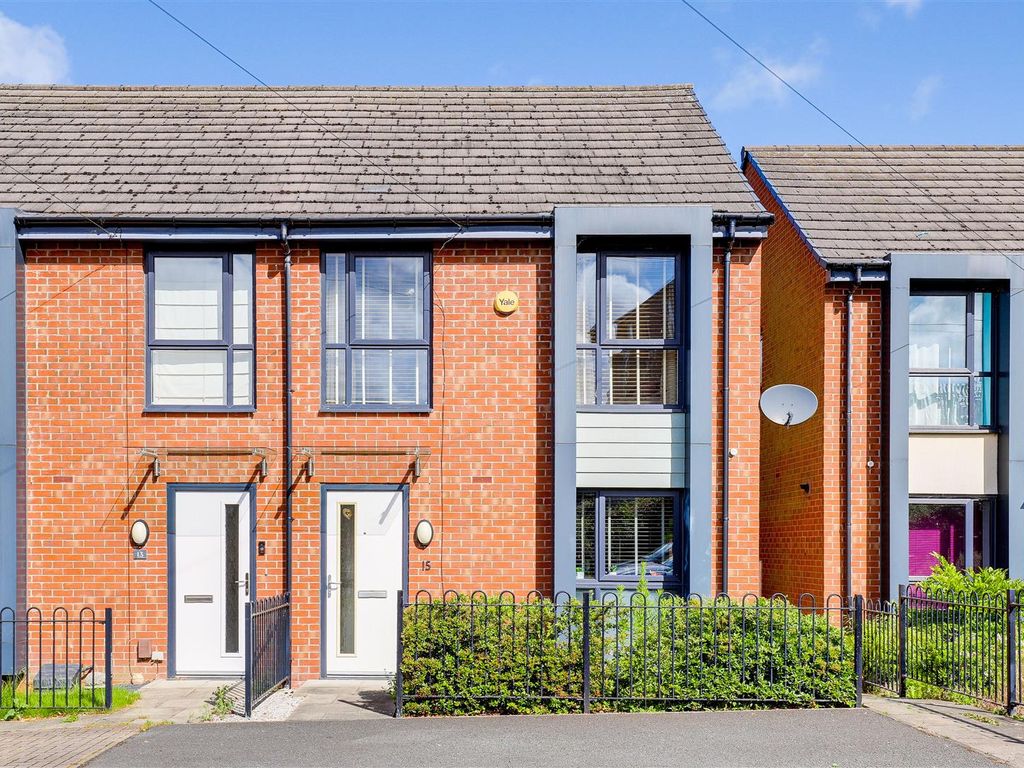 3 bed semidetached house for sale in Highbury Walk, Bulwell