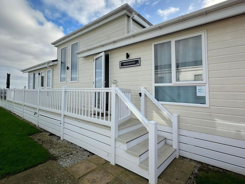 2 bed mobile/park home for sale in 281 Broadland Sands, Corton