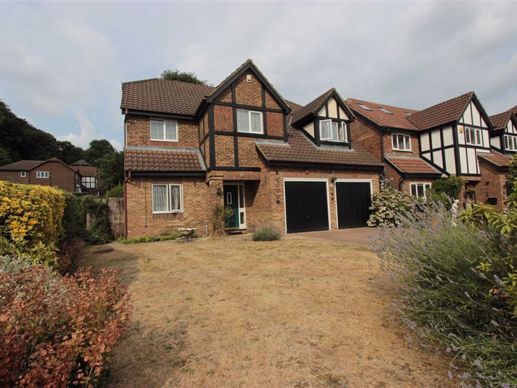 Hartland Close, Winchmore Hill, London N21  