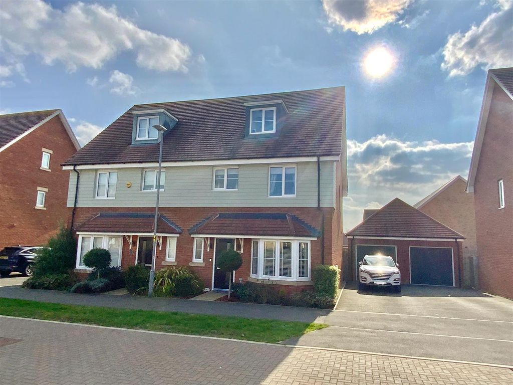 4 bed semidetached house for sale in Pembroke Lane, Whitehouse, Milton