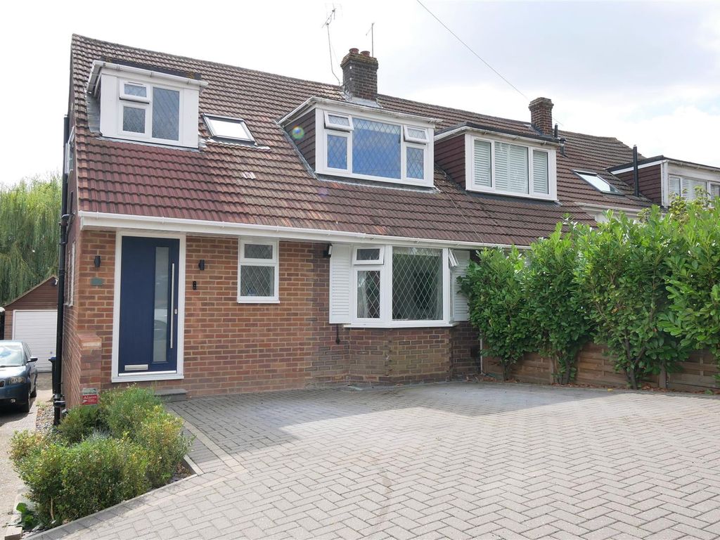 3 bed semidetached house to rent in Cranfield Crescent, Cuffley