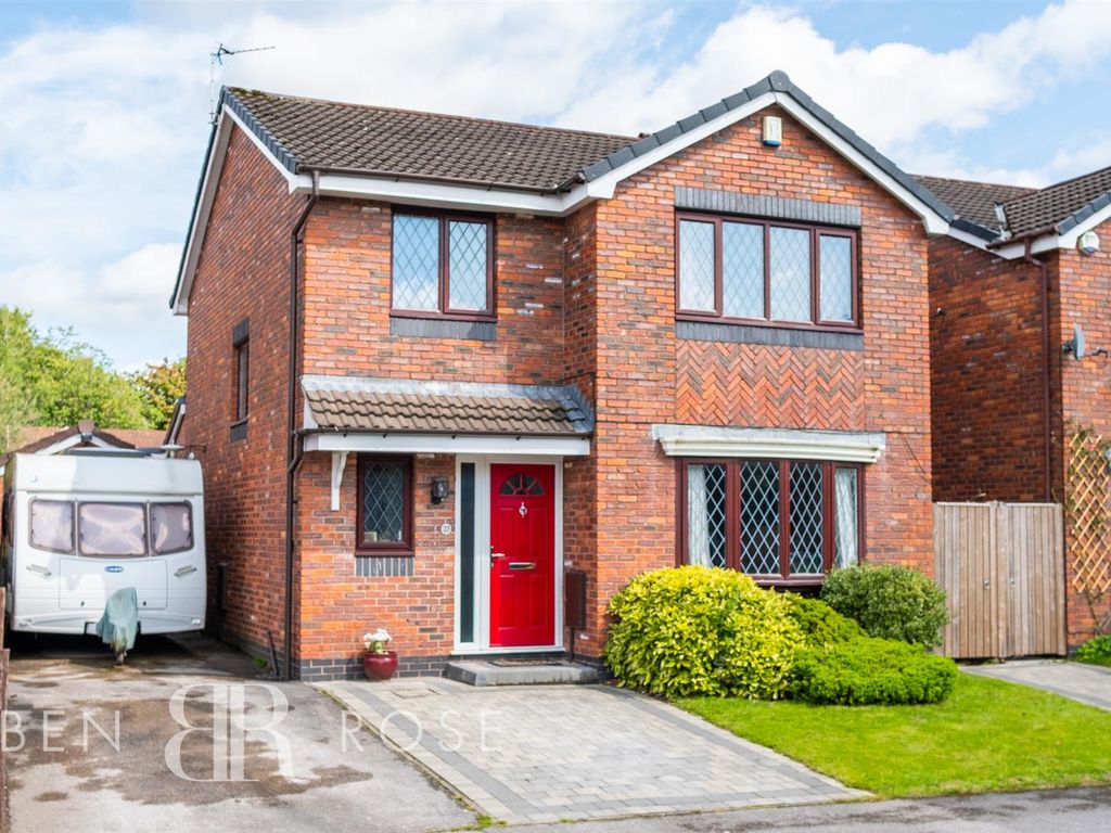 4 bed detached house for sale in Cam Wood Fold, ClaytonLeWoods