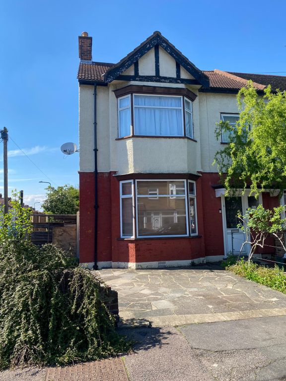 3 bed end terrace house to rent in Cranley Drive, Ilford IG2 Zoopla